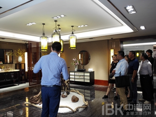 心海伽藍(lán)展廳全新亮相，迎經(jīng)銷(xiāo)商考察團(tuán)首批參觀(guān)